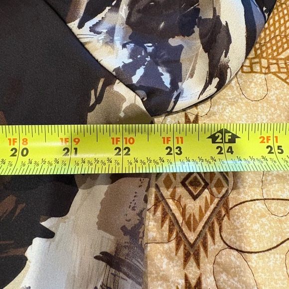 Covington blouse with a black, white, and gray abstract pattern women’s size L - Picture 8 of 11